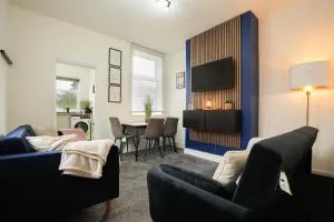 Myrtle House - Spacious 4 Bed, FREE Parking & Close to the City Centre, Great for Contractors, Groups & Families - Hosted by Stay Host Save - Woodseats