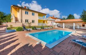 Stunning Home In Pazin