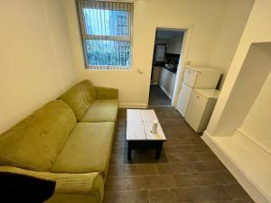 Db Room 2 minutes walk from trent university