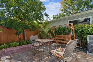 Spacious Mountain View Duplex in Prime Location Duplex