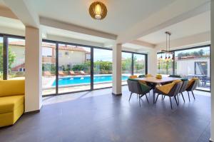 Elegant Villa Chiara with pool 