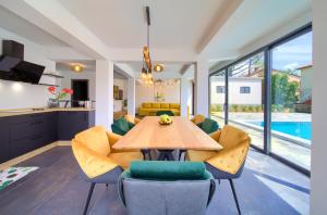 Elegant Villa Chiara with pool 