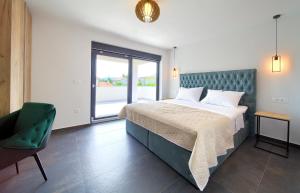 Elegant Villa Chiara with pool 