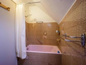 Maisons de vacances Maison Familiale 10 Pers, Proche Loudenvielle - Ideale Ski et Randonnee - FR-1-695-25 : photos des chambres