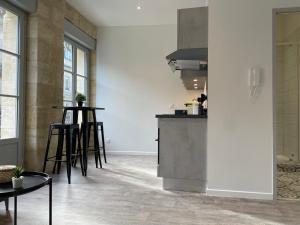 Superb flat with air conditioning and beautiful Bordeaux stone for 2p