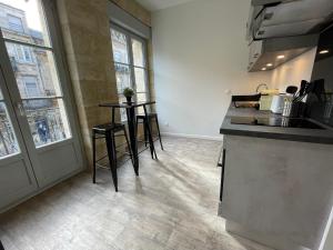 Superb flat with air conditioning and beautiful Bordeaux stone for 2p