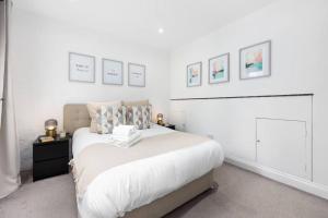 Two-bedroom Apartment Short Term Rental & Flexible Renting Hackney with Free WiFi and Roof Terrace!