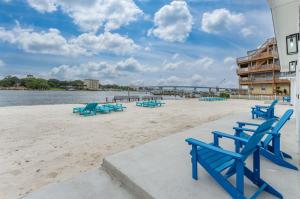 Beachfront Stay with Pool Access Bluefish 7
