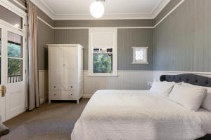 Coryong - A grand residence, 500m from Leura mall