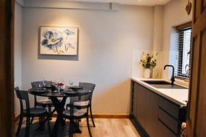 Ty Gardd - Luxury lodge with covered hot tub