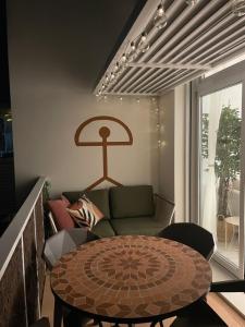 Lichtrijk appartement 400m van de zee met zwembad.