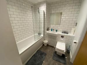 Deluxe Central Apartment - Fast Wifi- Utilitia Arena - ICC - Sea Life Centre