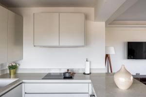 Lux Regents Park 2 bed 2 bath penthouse with AC