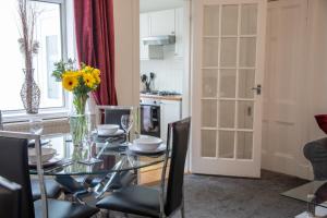 Glebe Street Apartment