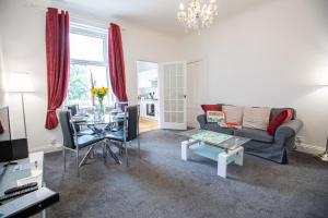 Glebe Street Apartment