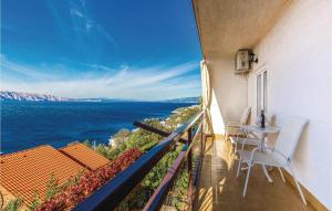3 Bedroom Beautiful Apartment In Senj