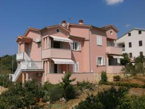 Charming Apartment Tihana with Washing Machine 