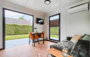 1 Bedroom Stunning Home In Heinkenszand