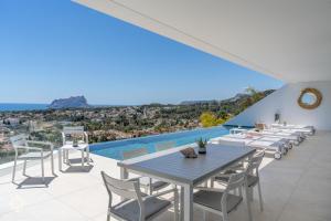 Villa Roca Blanca by Abahana Luxe