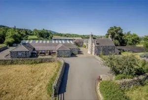 Tal y Bont Barns - Llanllechid
