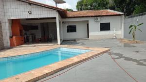 MAURA · Casa com piscina e churrasqueira 2 suítes+3quartos
