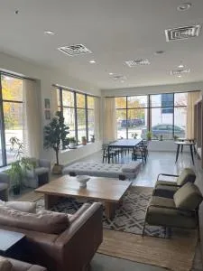 Charming Shared Condo in Prime Chicago Location, 1 Bedroom and 1 Bathroom - Lyons