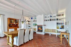 Villa-Atreju-fuer-bis-zu-10-Personen-mit-Pool-Gaestehaus-Top-Ausstattung