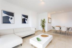 Mediterranean Swing - Acosta 5 Apartment