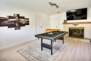 Pet-Friendly Norfolk Retreat about 7 Mi to Beach!