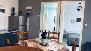 Appartements L'Arbre de Vy - T2 42m2 independant, 5 pers, garage, proche Gare : photos des chambres