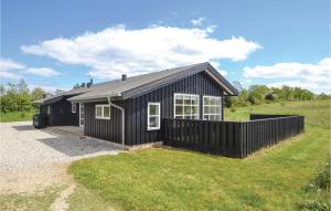 Three-Bedroom Holiday Home In Grenaa