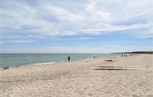 Three-Bedroom Holiday Home In Grenaa