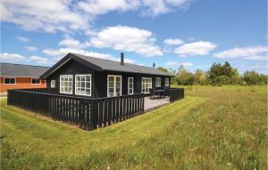 Three-Bedroom Holiday Home In Grenaa