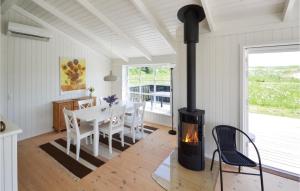 Three-Bedroom Holiday Home In Grenaa