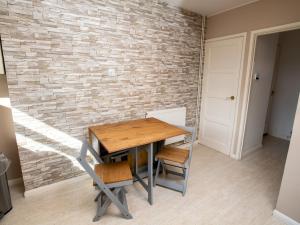 Dog-Friendly Haven Parking Prime Location - Pass the Keys