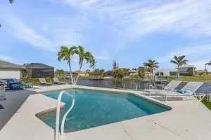 Water Views, Pedal Boat, Heated Pool - Waterfront Paradise - Roelens - Bokeelia