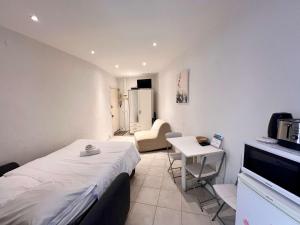 A043-Functional Studio Downtown Cannes