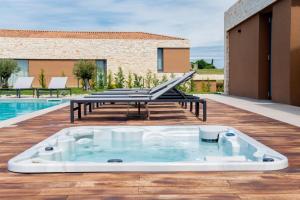 Villa Sanpadeo for kids & families in Central Istria with jacuzzi, sauna & sea view 