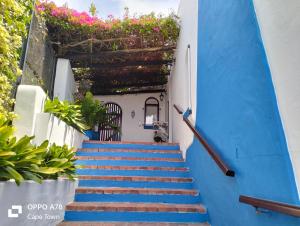 Rocky Beach Holiday Home with panoramic sea views in Simons Town