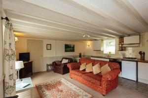 Beech Cottage - Spacious Cottage with Pool Near Coastal Trails