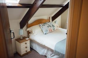 Beech Cottage - Spacious Cottage with Pool Near Coastal Trails