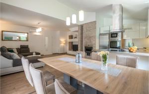 Beautiful Home In Kamen Most