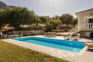 Anelia by Vintage Travel