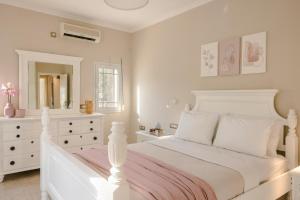 Anelia by Vintage Travel