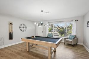 3BR 2BA Heated Pool Home Pool Table Great Location