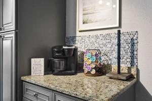 3BR 2BA Heated Pool Home Pool Table Great Location