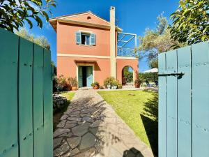Beach Villa Simeoni with private pool by DadoVillas