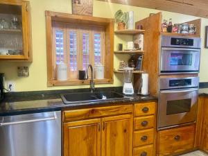 Cabin 7 sleeps 8 BEAUTIFUL BOULDER BAY, BIG BEAR