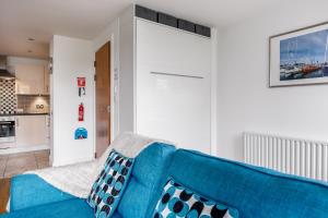 Treetops - Modern Apartment, Moments from Poole Quay