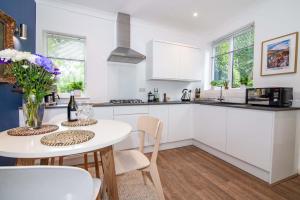 Host & Stay - Terrace House on Canal